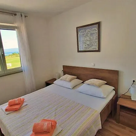 Ribnjak 10 * Omiš