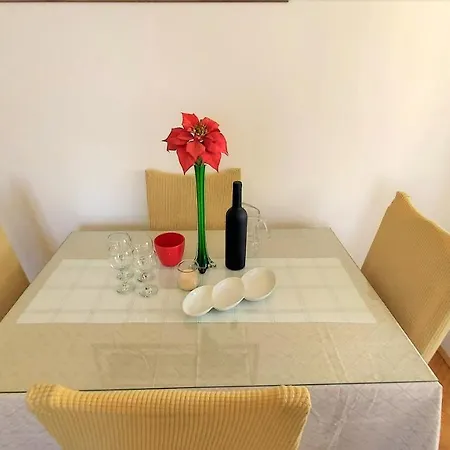 Ribnjak 10 דירה *