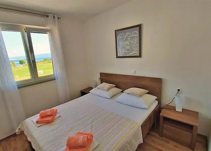 Ribnjak 10 * Omiš
