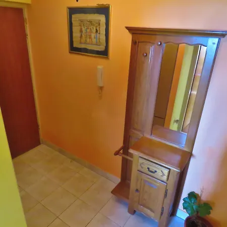Ribnjak 10 * Omis