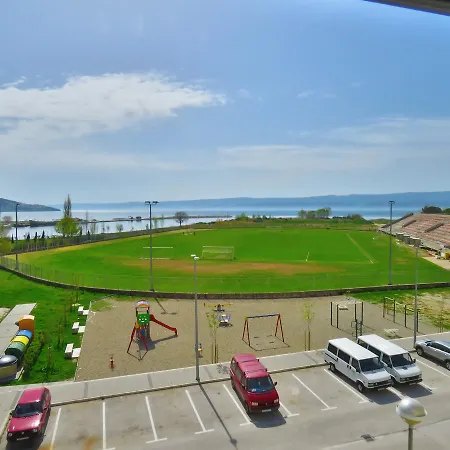 Ribnjak 10 * Omis