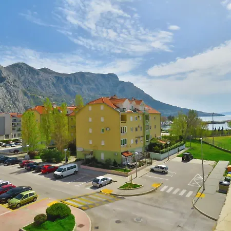 Ribnjak 10 *