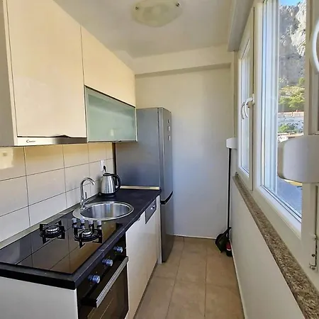Ribnjak 10 *