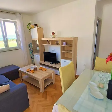 Ribnjak 10 *