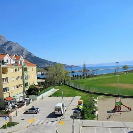Ribnjak 10 Omis