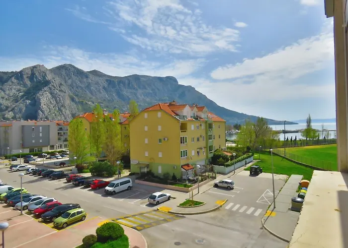 Ribnjak 10 *