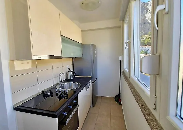 Ribnjak 10 *
