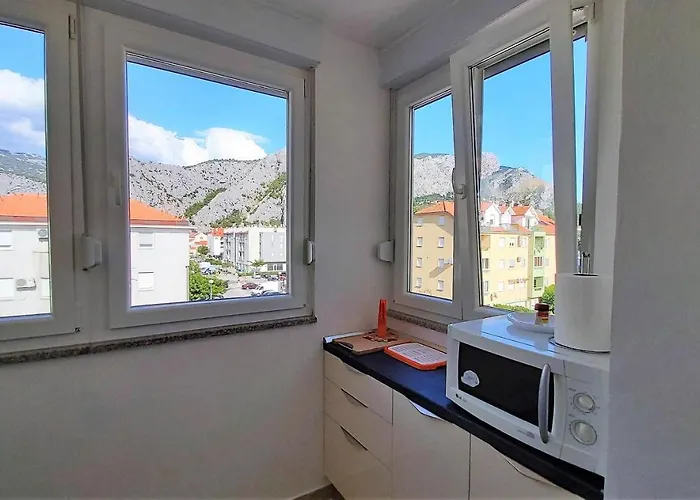 Ribnjak 10 * Omiš